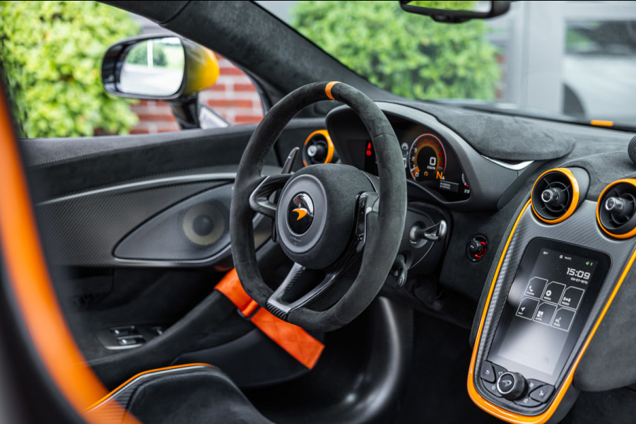 McLaren 620R 3.8 V8 / 1 of 225 / MSO R Pack / Bowers & Wilkins / MSO Defined Carbon Fibre / McLaren Track Telemetry