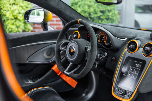 McLaren 620R 3.8 V8 / 1 of 225 / MSO R Pack / Bowers & Wilkins / MSO Defined Carbon Fibre / McLaren Track Telemetry