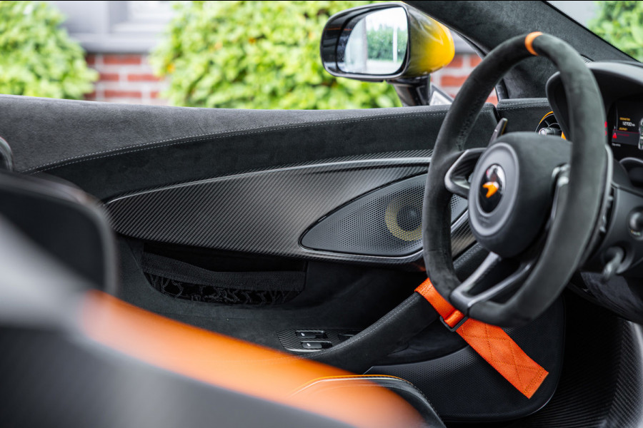 McLaren 620R 3.8 V8 / 1 of 225 / MSO R Pack / Bowers & Wilkins / MSO Defined Carbon Fibre / McLaren Track Telemetry
