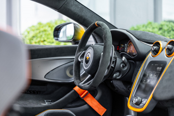 McLaren 620R 3.8 V8 / 1 of 225 / MSO R Pack / Bowers & Wilkins / MSO Defined Carbon Fibre / McLaren Track Telemetry