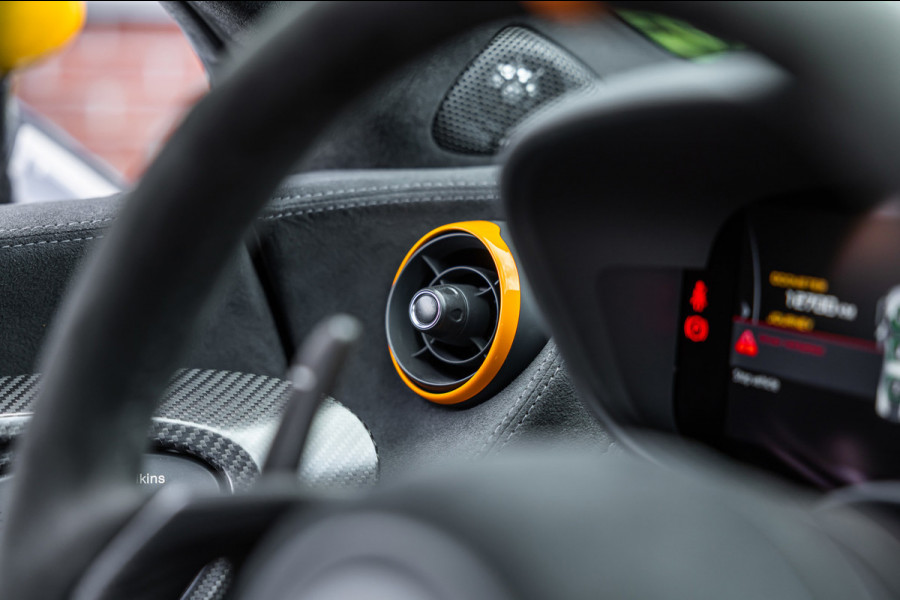 McLaren 620R 3.8 V8 / 1 of 225 / MSO R Pack / Bowers & Wilkins / MSO Defined Carbon Fibre / McLaren Track Telemetry