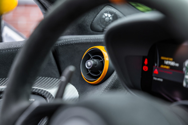McLaren 620R 3.8 V8 / 1 of 225 / MSO R Pack / Bowers & Wilkins / MSO Defined Carbon Fibre / McLaren Track Telemetry