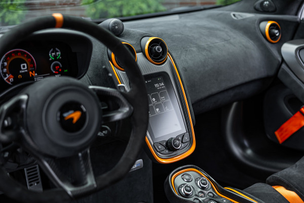 McLaren 620R 3.8 V8 / 1 of 225 / MSO R Pack / Bowers & Wilkins / MSO Defined Carbon Fibre / McLaren Track Telemetry