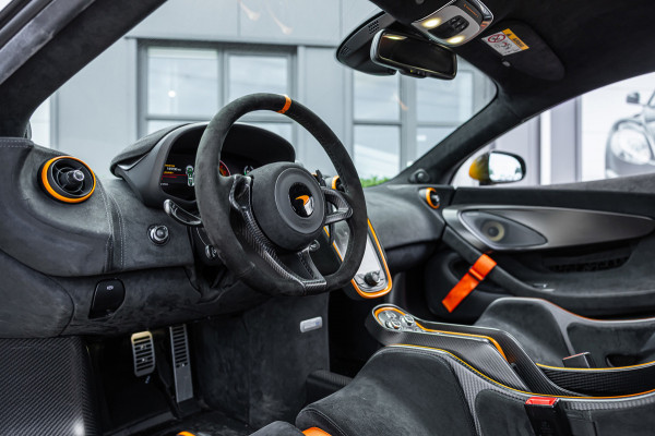 McLaren 620R 3.8 V8 / 1 of 225 / MSO R Pack / Bowers & Wilkins / MSO Defined Carbon Fibre / McLaren Track Telemetry