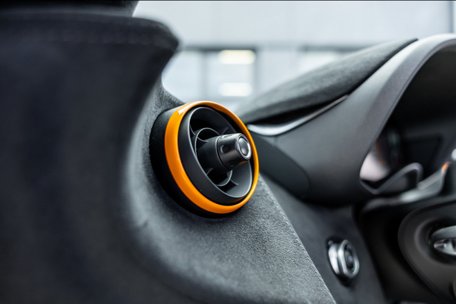 McLaren 620R 3.8 V8 / 1 of 225 / MSO R Pack / Bowers & Wilkins / MSO Defined Carbon Fibre / McLaren Track Telemetry