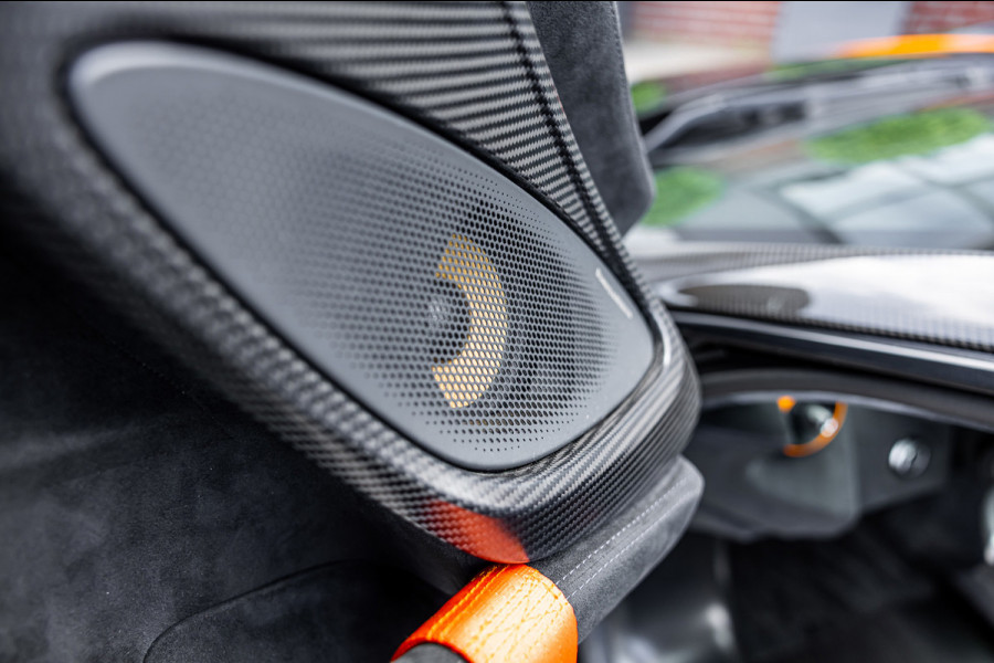 McLaren 620R 3.8 V8 / 1 of 225 / MSO R Pack / Bowers & Wilkins / MSO Defined Carbon Fibre / McLaren Track Telemetry