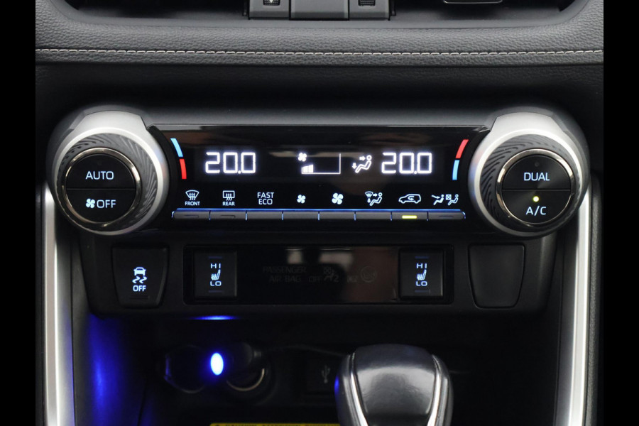 Toyota RAV4 2.5 HYBRID 4WD DYNAMIC BI-TONE GARANTIE 05-2031! SLECHTS 39.000 KM! 1650 KG TREKGEWICHT. STUUR & STOELVERWARMING . NAVIGATIE .PDC V & A .