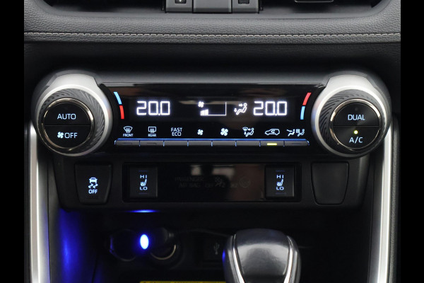Toyota RAV4 2.5 HYBRID 4WD DYNAMIC BI-TONE GARANTIE 05-2031! SLECHTS 39.000 KM! 1650 KG TREKGEWICHT. STUUR & STOELVERWARMING . NAVIGATIE .PDC V & A .