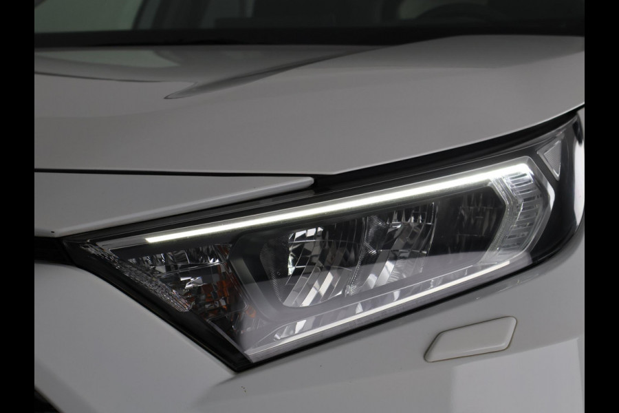 Toyota RAV4 2.5 HYBRID 4WD DYNAMIC BI-TONE GARANTIE 05-2031! SLECHTS 39.000 KM! 1650 KG TREKGEWICHT. STUUR & STOELVERWARMING . NAVIGATIE .PDC V & A .