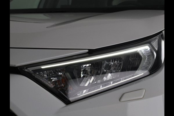 Toyota RAV4 2.5 HYBRID 4WD DYNAMIC BI-TONE GARANTIE 05-2031! SLECHTS 39.000 KM! 1650 KG TREKGEWICHT. STUUR & STOELVERWARMING . NAVIGATIE .PDC V & A .