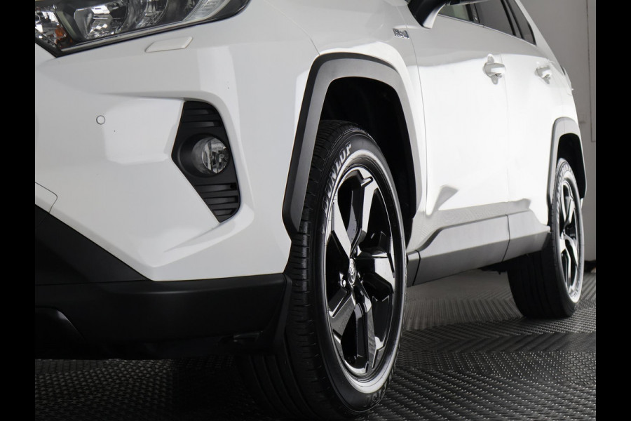 Toyota RAV4 2.5 HYBRID 4WD DYNAMIC BI-TONE GARANTIE 05-2031! SLECHTS 39.000 KM! 1650 KG TREKGEWICHT. STUUR & STOELVERWARMING . NAVIGATIE .PDC V & A .
