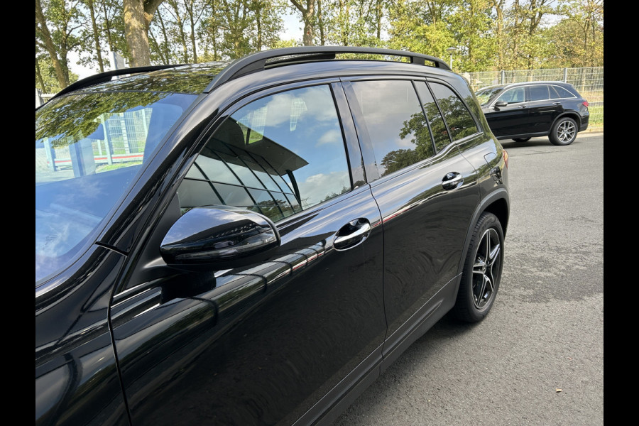 Mercedes-Benz Glb 180 AMG 7-pers. // Trekhaak // Panoramadak // Memory // Keyless // Carplay // MultiBeam LED // Nightpakket // Sfeerverlichting