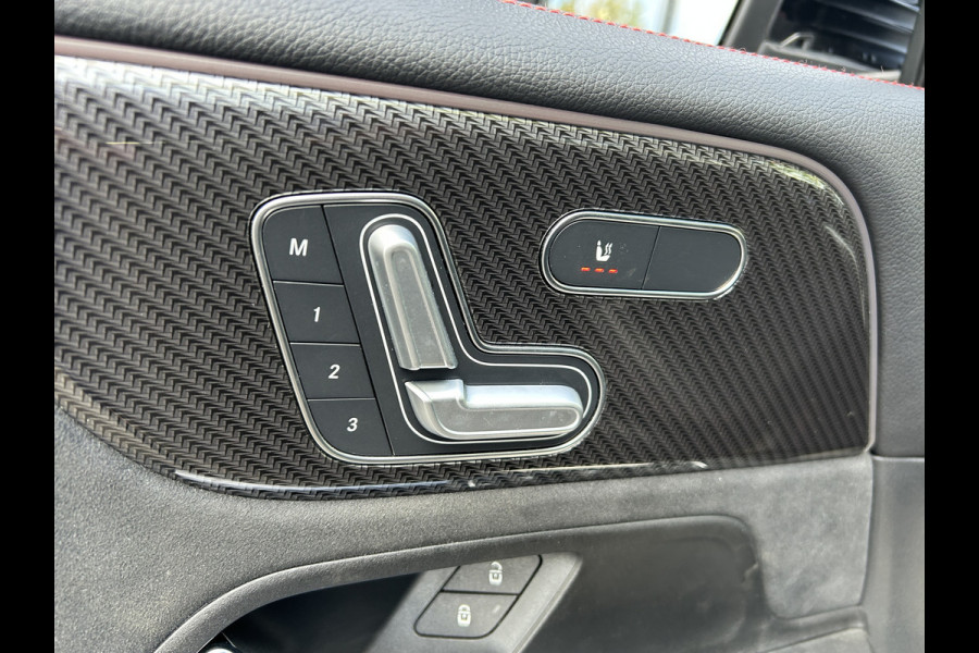 Mercedes-Benz Glb 180 AMG 7-pers. // Trekhaak // Panoramadak // Memory // Keyless // Carplay // MultiBeam LED // Nightpakket // Sfeerverlichting