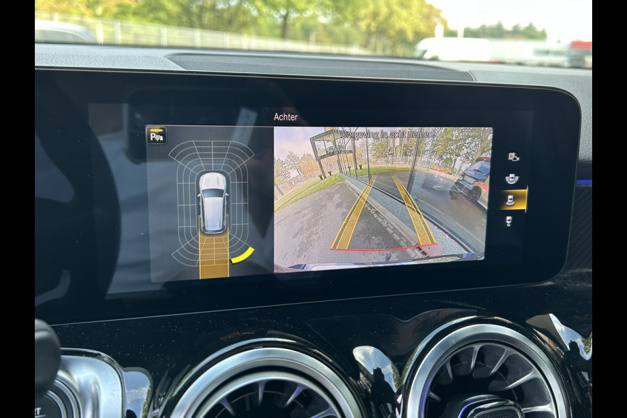 Mercedes-Benz Glb 180 AMG 7-pers. // Trekhaak // Panoramadak // Memory // Keyless // Carplay // MultiBeam LED // Nightpakket // Sfeerverlichting