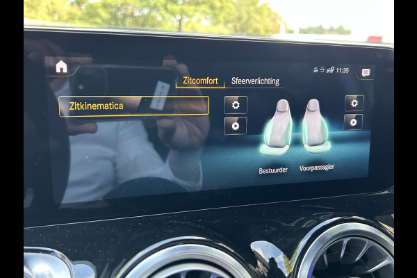 Mercedes-Benz Glb 180 AMG 7-pers. // Trekhaak // Panoramadak // Memory // Keyless // Carplay // MultiBeam LED // Nightpakket // Sfeerverlichting