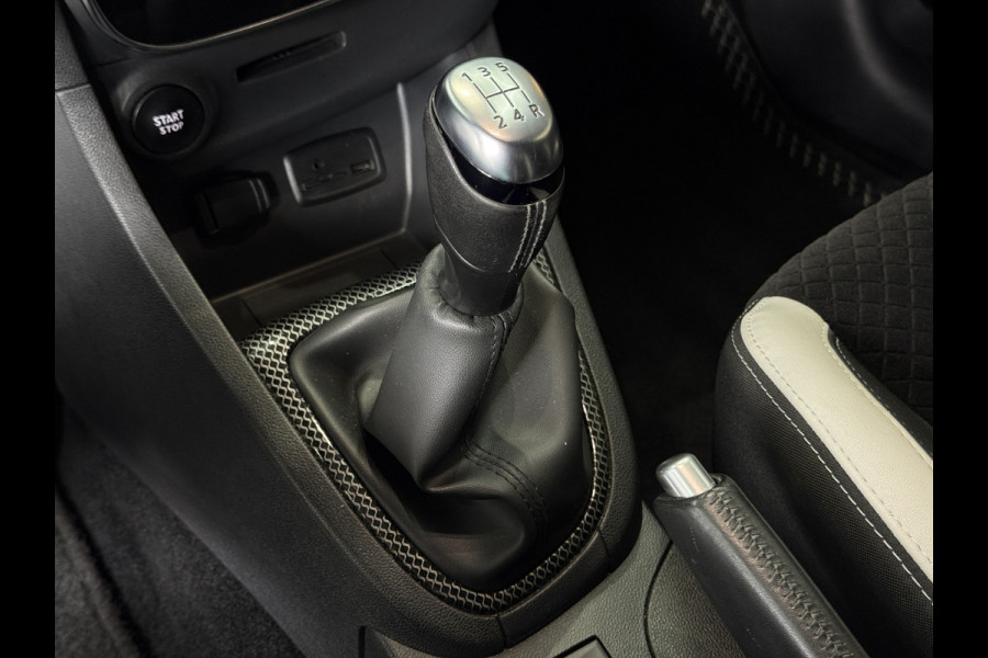 Renault Clio 0.9 TCe Bose | Navi | Camera | 17" | Stoelverwarming | PDC | Led |