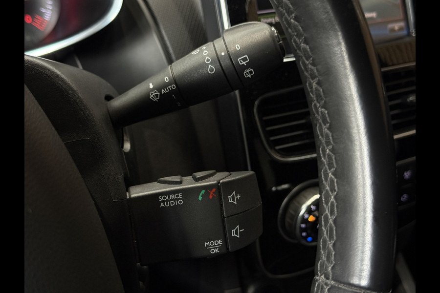 Renault Clio 0.9 TCe Bose | Navi | Camera | 17" | Stoelverwarming | PDC | Led |