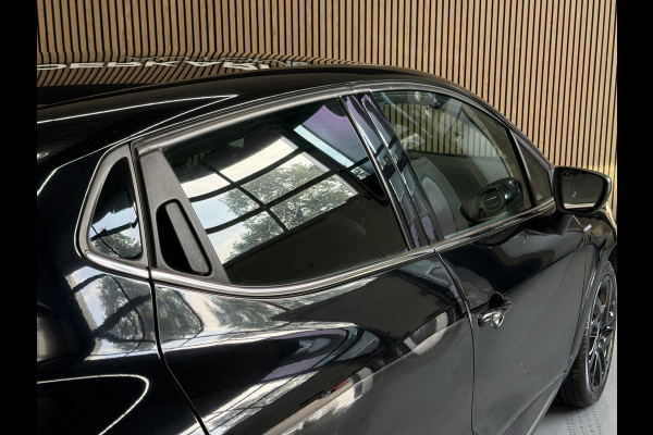 Renault Clio 0.9 TCe Bose | Navi | Camera | 17" | Stoelverwarming | PDC | Led |