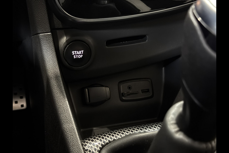 Renault Clio 0.9 TCe Bose | Navi | Camera | 17" | Stoelverwarming | PDC | Led |