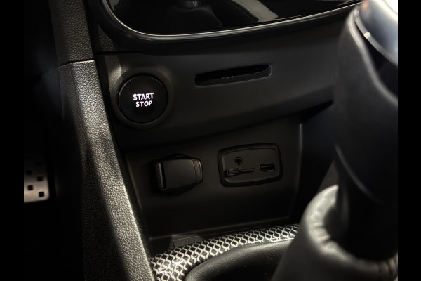 Renault Clio 0.9 TCe Bose | Navi | Camera | 17" | Stoelverwarming | PDC | Led |