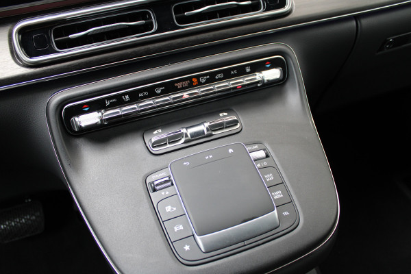 Mercedes-Benz Eqv 300 L2 / AMG / Luchtvering / 200 KM!!! / 7-Persoons / Burmester / Vol Opties / NIEUW