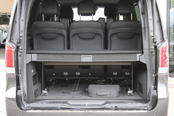 Mercedes-Benz Eqv 300 L2 / AMG / Luchtvering / 200 KM!!! / 7-Persoons / Burmester / Vol Opties / NIEUW
