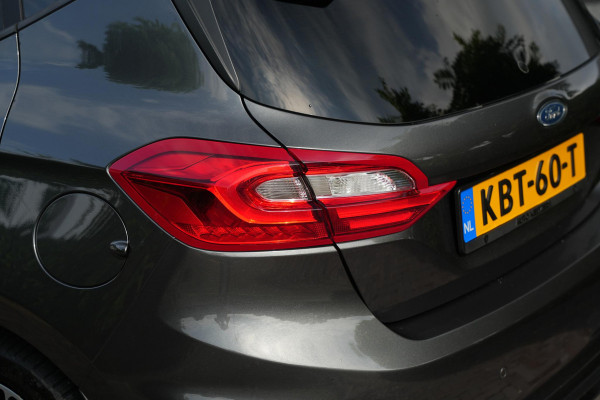 Ford Fiesta 1.5 EcoBoost ST-3 Panoramadak Cruise Recaro LED Keyless