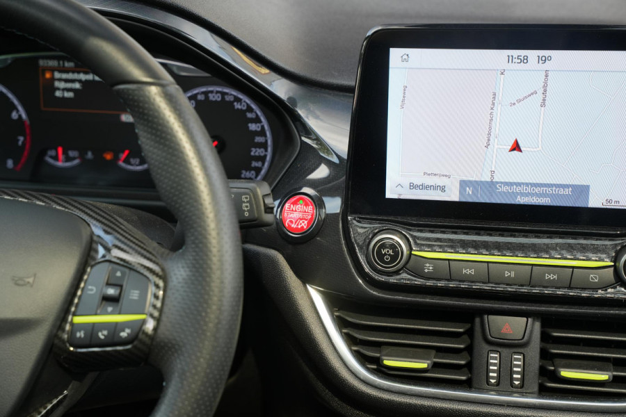 Ford Fiesta 1.5 EcoBoost ST-3 Panoramadak Cruise Recaro LED Keyless
