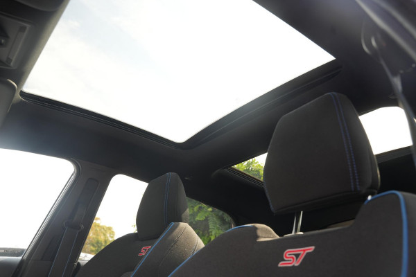 Ford Fiesta 1.5 EcoBoost ST-3 Panoramadak Cruise Recaro LED Keyless