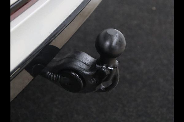 Volkswagen Tiguan 1.5 TSI R-Line Business+ | R-line | Panoramadak | Leder | Trekhaak | Adaptive cruise | Head-up | 360 camera | Park assist | Carplay | Sfeerverlichting | Climate control | Elektrische achterklep