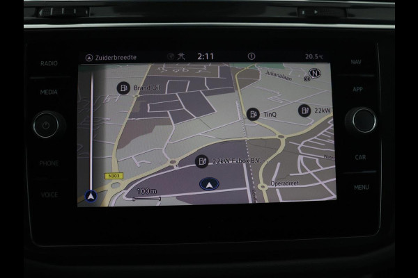 Volkswagen Tiguan 1.5 TSI R-Line Business+ | R-line | Panoramadak | Leder | Trekhaak | Adaptive cruise | Head-up | 360 camera | Park assist | Carplay | Sfeerverlichting | Climate control | Elektrische achterklep