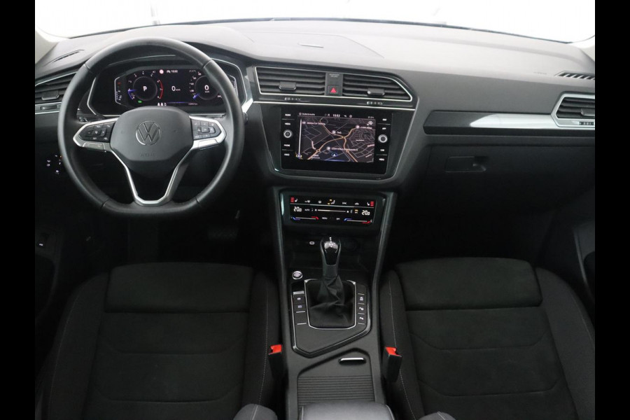 Volkswagen Tiguan 1.5 TSI Elegance | Panoramadak | Adaptive cruise | Stuur/stoel verwarming | Stoelmassage | Camera | Park assist | Sfeerverlichting | Full LED | Elektrische achterklep