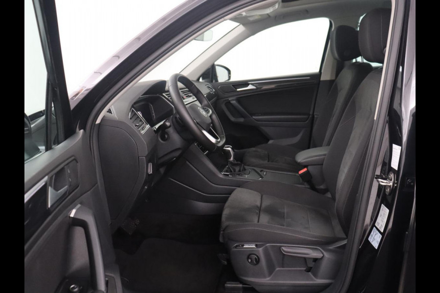 Volkswagen Tiguan 1.5 TSI Elegance | Panoramadak | Adaptive cruise | Stuur/stoel verwarming | Stoelmassage | Camera | Park assist | Sfeerverlichting | Full LED | Elektrische achterklep