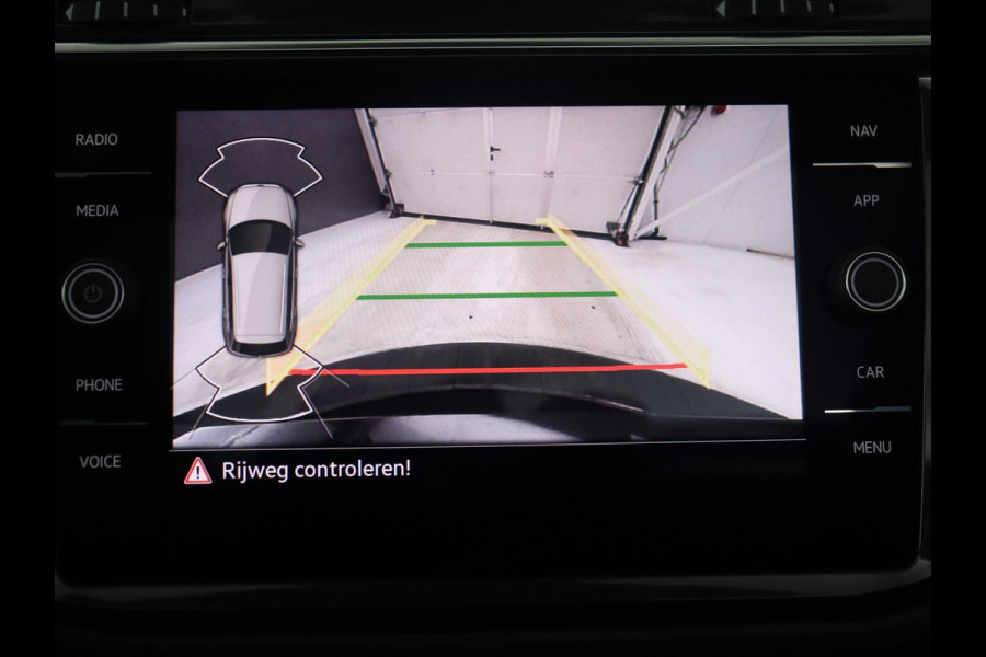 Volkswagen Tiguan 1.5 TSI Elegance | Panoramadak | Adaptive cruise | Stuur/stoel verwarming | Stoelmassage | Camera | Park assist | Sfeerverlichting | Full LED | Elektrische achterklep