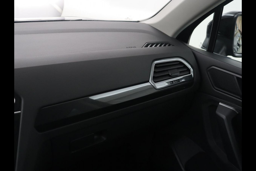 Volkswagen Tiguan 1.5 TSI Elegance | Panoramadak | Adaptive cruise | Stuur/stoel verwarming | Stoelmassage | Camera | Park assist | Sfeerverlichting | Full LED | Elektrische achterklep