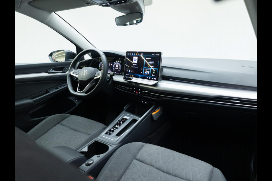 Volkswagen Golf 1.5 eHybrid Life Edition 204pk |  Pano-dak| 18'LM-velgen | extra getint glas| dode hoek spiegel
