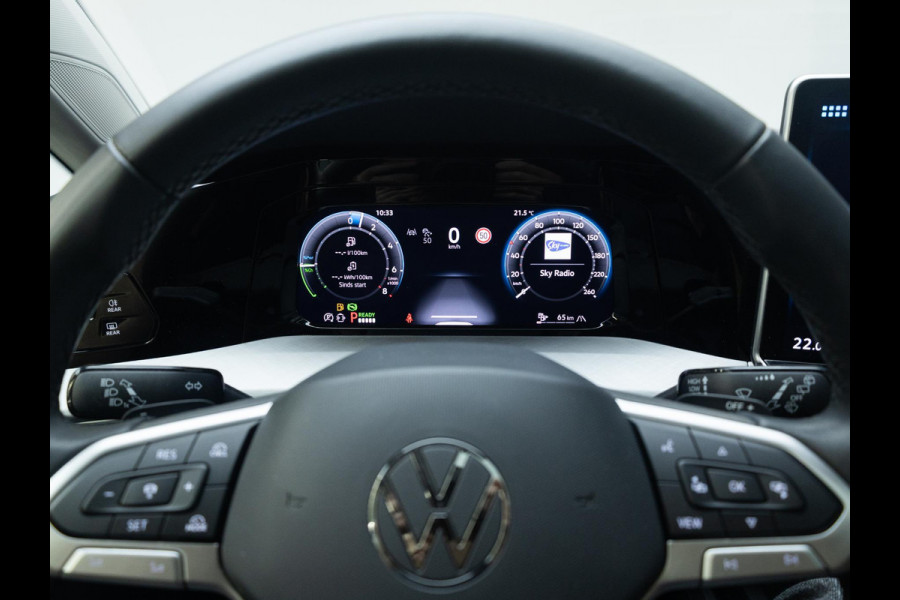 Volkswagen Golf 1.5 eHybrid Life Edition 204pk |  Pano-dak| 18'LM-velgen | extra getint glas| dode hoek spiegel