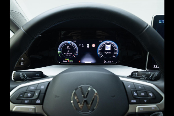 Volkswagen Golf 1.5 eHybrid Life Edition 204pk |  Pano-dak| 18'LM-velgen | extra getint glas| dode hoek spiegel