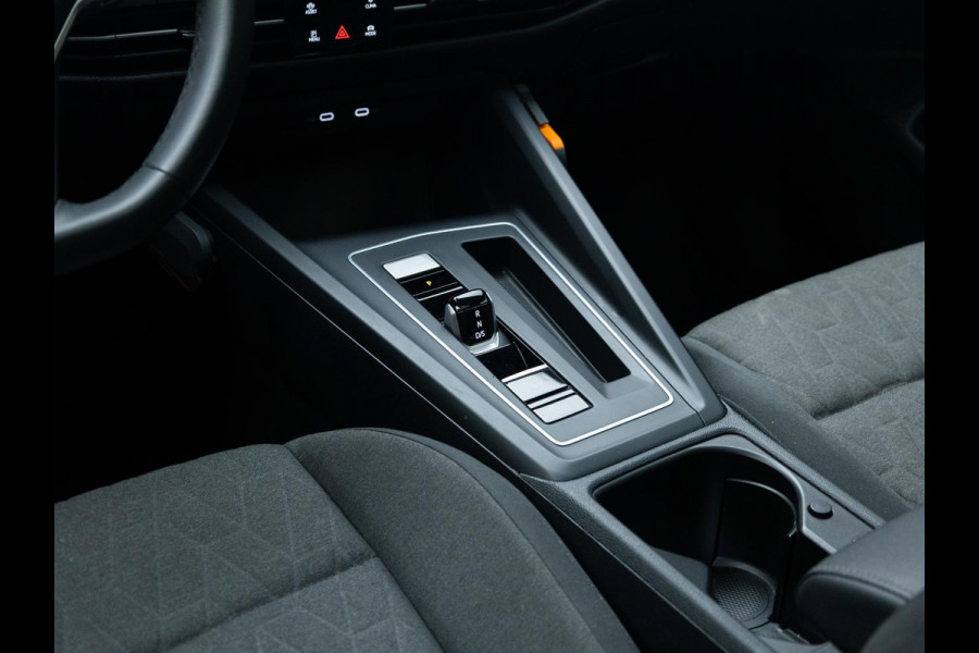 Volkswagen Golf 1.5 eHybrid Life Edition 204pk |  Pano-dak| 18'LM-velgen | extra getint glas| dode hoek spiegel