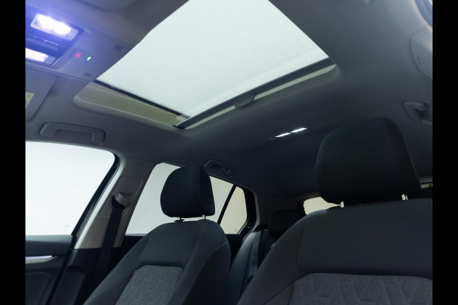 Volkswagen Golf 1.5 eHybrid Life Edition 204pk |  Pano-dak| 18'LM-velgen | extra getint glas| dode hoek spiegel