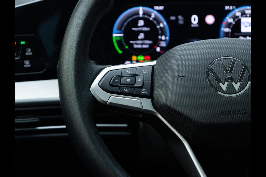 Volkswagen Golf 1.5 eHybrid Life Edition 204pk |  Pano-dak| 18'LM-velgen | extra getint glas| dode hoek spiegel