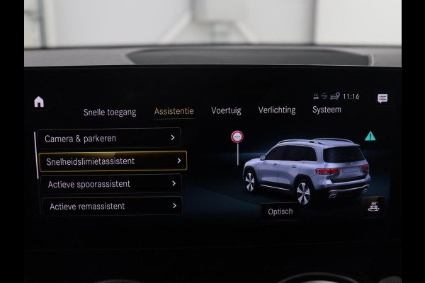 Mercedes-Benz GLB 200 Business Solution AMG | Panoramadak | Memory | Leder/alcantara | Trekhaak | Cruise control | Stoelverwarming | Camera | Park assist | Sfeerverlichting | Carplay