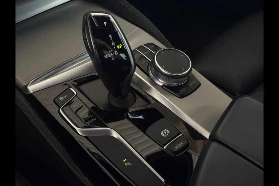 BMW 5 Serie 530i High Executive (NL-auto, Dealer OndH, Navi, StoelV, Harman/Kardon, Camera, Head-up, Comfort Stoelen, Etc)