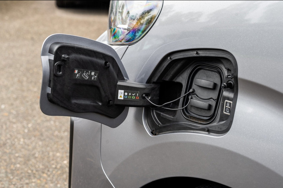 Peugeot e-Expert Standard Pro 75 kWh Soh 92% I Camera I Parkeersensoren I Climate I Cruise I Head Up I CarPlay I Android