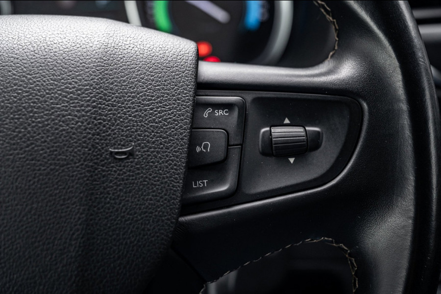 Peugeot e-Expert Standard Pro 75 kWh Soh 92% I Camera I Parkeersensoren I Climate I Cruise I Head Up I CarPlay I Android