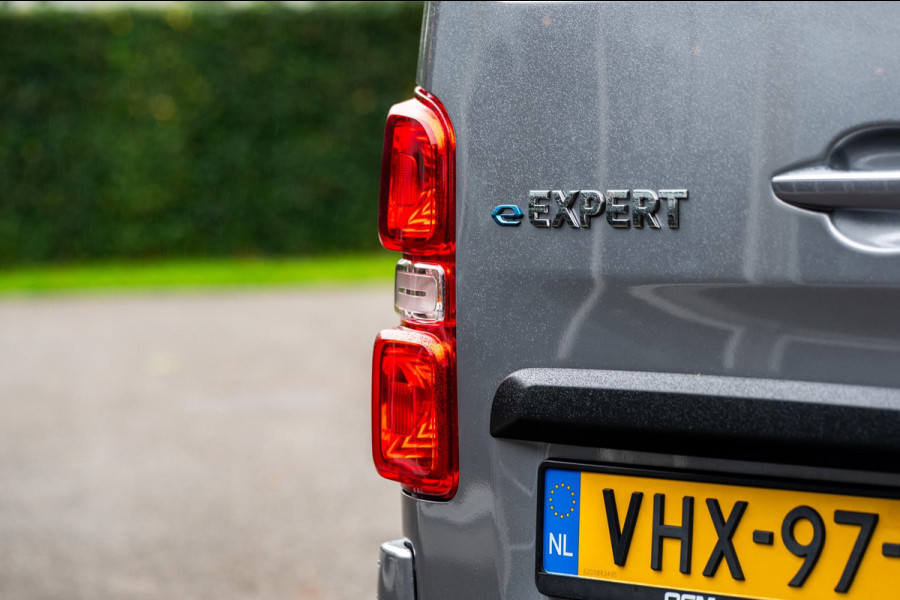 Peugeot e-Expert Standard Pro 75 kWh Soh 92% I Camera I Parkeersensoren I Climate I Cruise I Head Up I CarPlay I Android