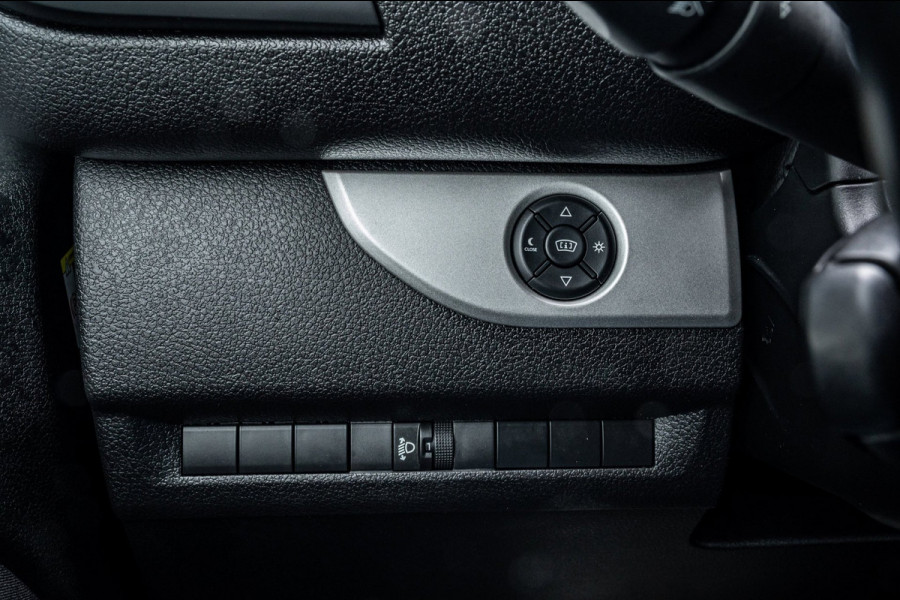 Peugeot e-Expert Standard Pro 75 kWh Soh 92% I Camera I Parkeersensoren I Climate I Cruise I Head Up I CarPlay I Android