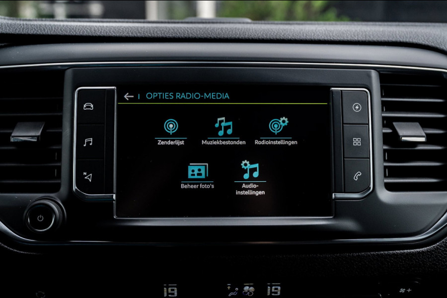 Peugeot e-Expert Standard Pro 75 kWh Soh 92% I Camera I Parkeersensoren I Climate I Cruise I Head Up I CarPlay I Android