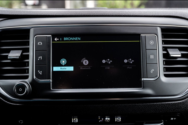 Peugeot e-Expert Standard Pro 75 kWh Soh 92% I Camera I Parkeersensoren I Climate I Cruise I Head Up I CarPlay I Android