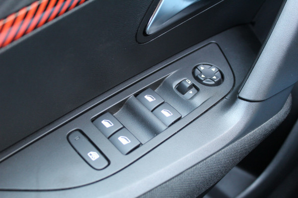 Peugeot e-2008 EV Active 50 kWh 91% SOH | Camera | Carplay | Cruise | Stoelverwarming